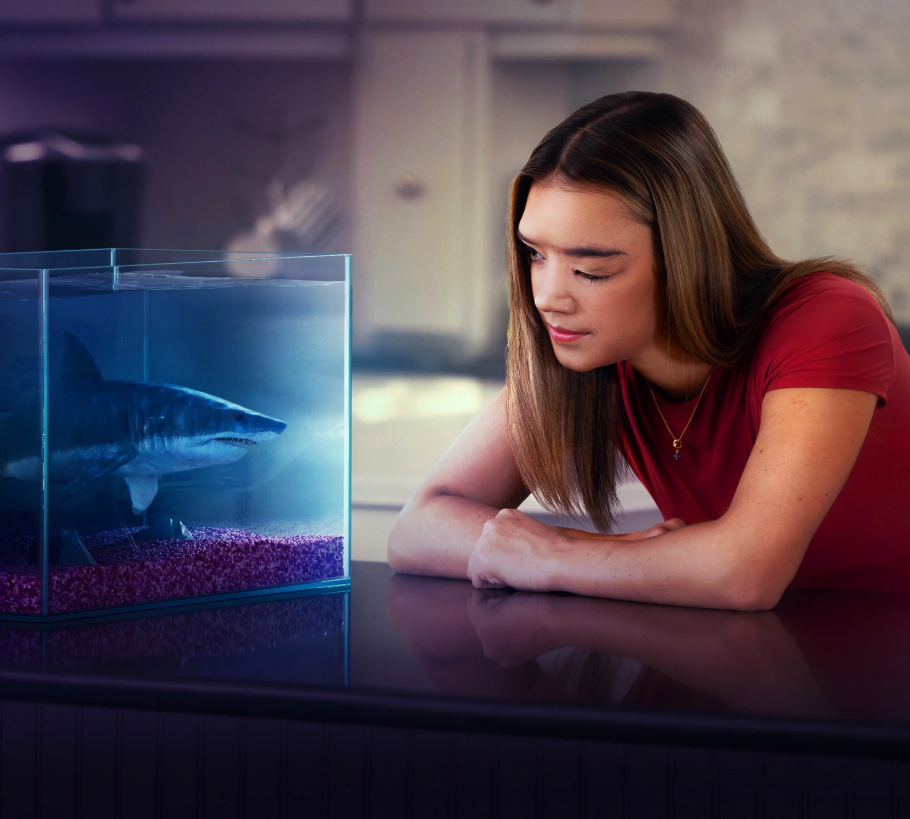 Kylie, age 19, looking at a shark in a fishtank. Kylie takes Koselugo for NF1 PN.